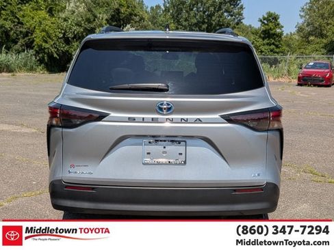 Used 2025 Toyota Sienna LE w/ LE Plus Package AWD/4WD image 4