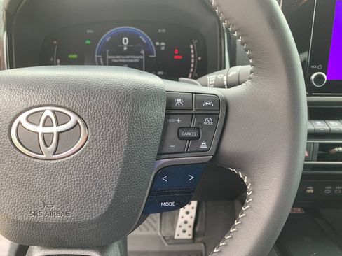 Used 2026 Toyota Camry SE FWD image 28
