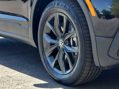 Used 2024 Volkswagen Tiguan SE image 12