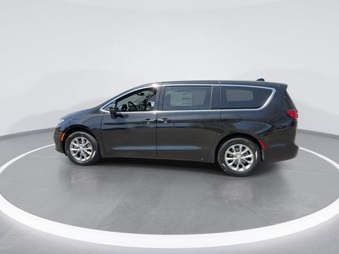 New 2026 Chrysler Pacifica Limited FWD image 5