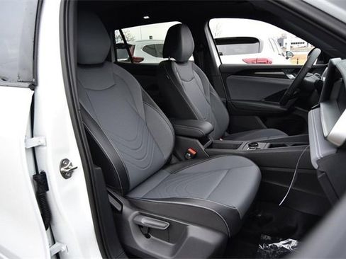 New 2026 Volkswagen Tiguan SE R-Line image 19