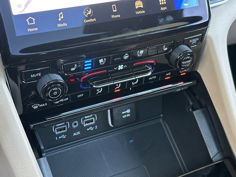 New 2025 Jeep Grand Cherokee L Limited w/ Luxury Tech Group II image 22