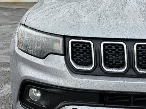 Used 2024 Jeep Compass Latitude image 46