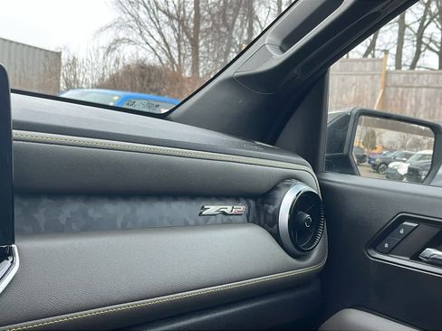 Used 2024 Chevrolet Colorado ZR2 w/ Technology Package image 18