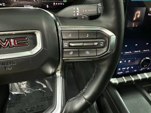 Used 2025 GMC Acadia Elevation AWD/4WD image 15