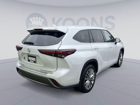 Used 2024 Toyota Highlander Platinum AWD/4WD image 5