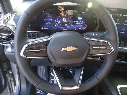 Used 2025 Chevrolet Equinox LT w/ Safety and Technology Package image 13