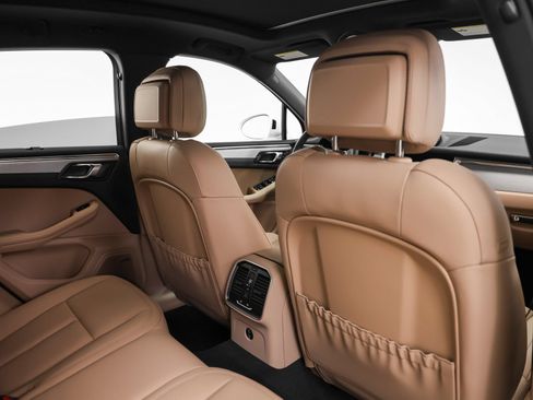 Certified 2026 Porsche Macan AWD/4WD image 23