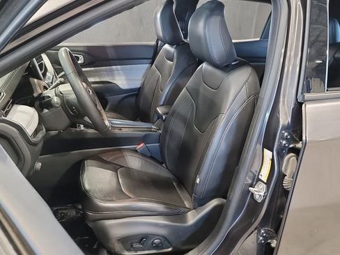 Used 2023 Jeep Compass Latitude image 10