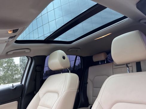 Used 2018 INFINITI QX30 Premium w/ Navigation Package image 35