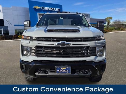 Used 2024 Chevrolet Silverado 2500 Custom w/ Custom Value Package image 3