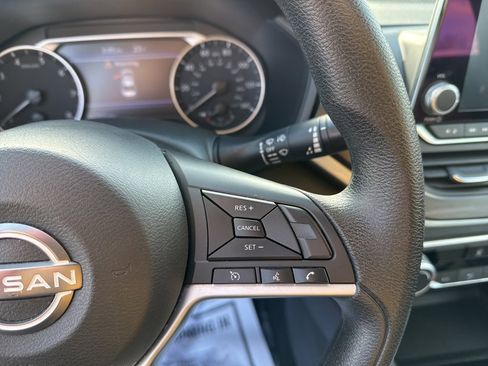 Used 2024 Nissan Altima 2.5 SV image 18