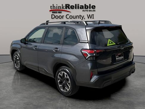 Used 2025 Subaru Forester Premium AWD/4WD image 3
