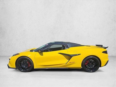 Used 2025 Chevrolet Corvette Z06 RWD image 9