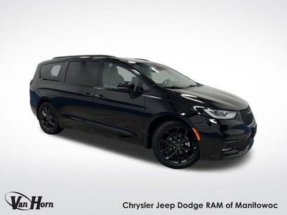 Used 2025 Chrysler Pacifica Limited