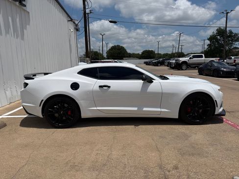Used 2022 Chevrolet Camaro SS RWD image 8