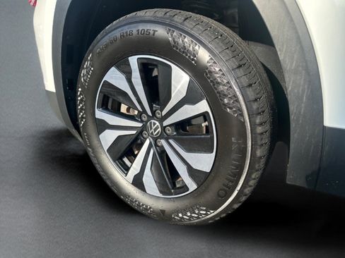 Used 2024 Volkswagen Atlas SE AWD/4WD image 9