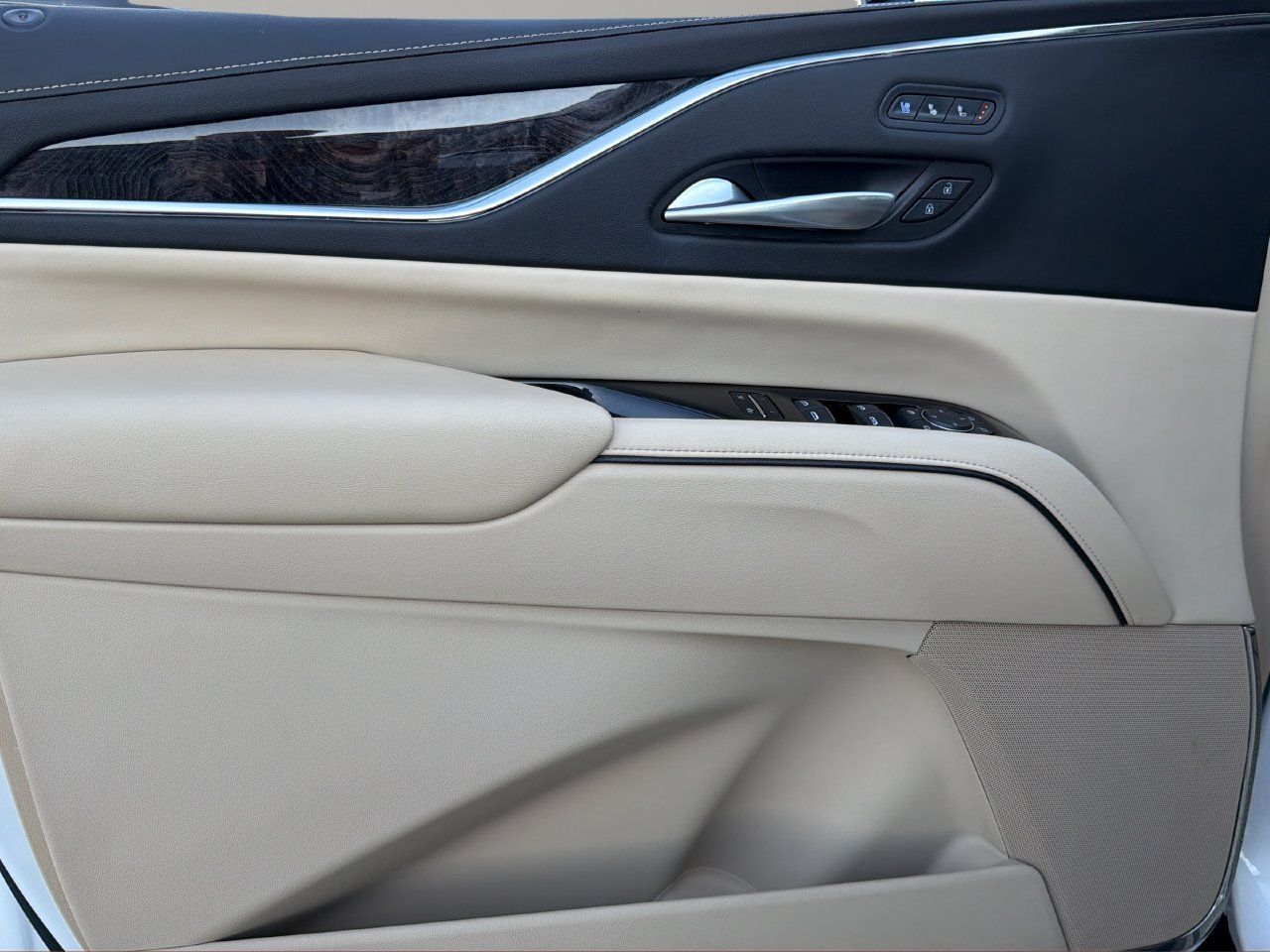 Certified 2023 Cadillac Escalade Premium Luxury RWD image 9