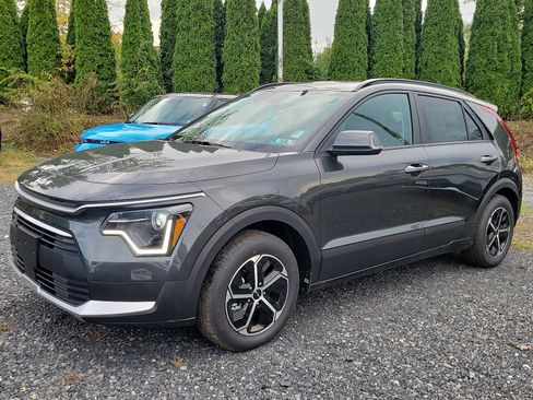 New 2025 Kia Niro EX image 2