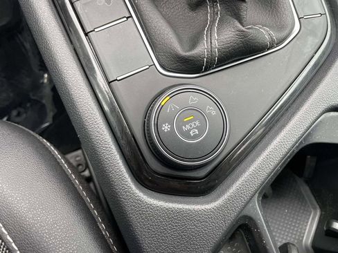 Used 2024 Volkswagen Taos SE image 41