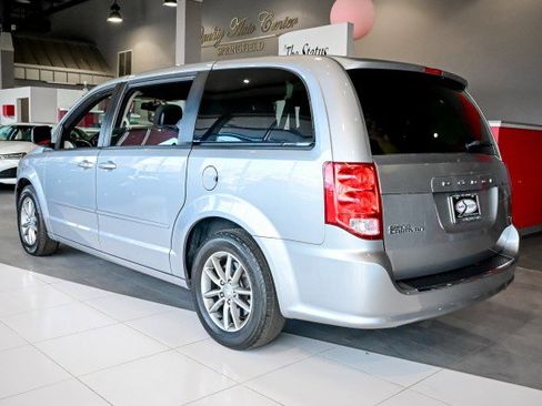 Used 2017 Dodge Grand Caravan SE image 7