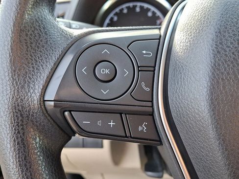 Used 2018 Toyota Camry LE image 19