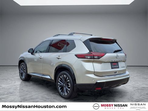 Used 2025 Nissan Rogue Platinum FWD image 2