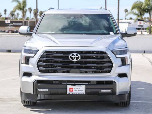 Certified 2025 Toyota Sequoia SR5 AWD/4WD image 4