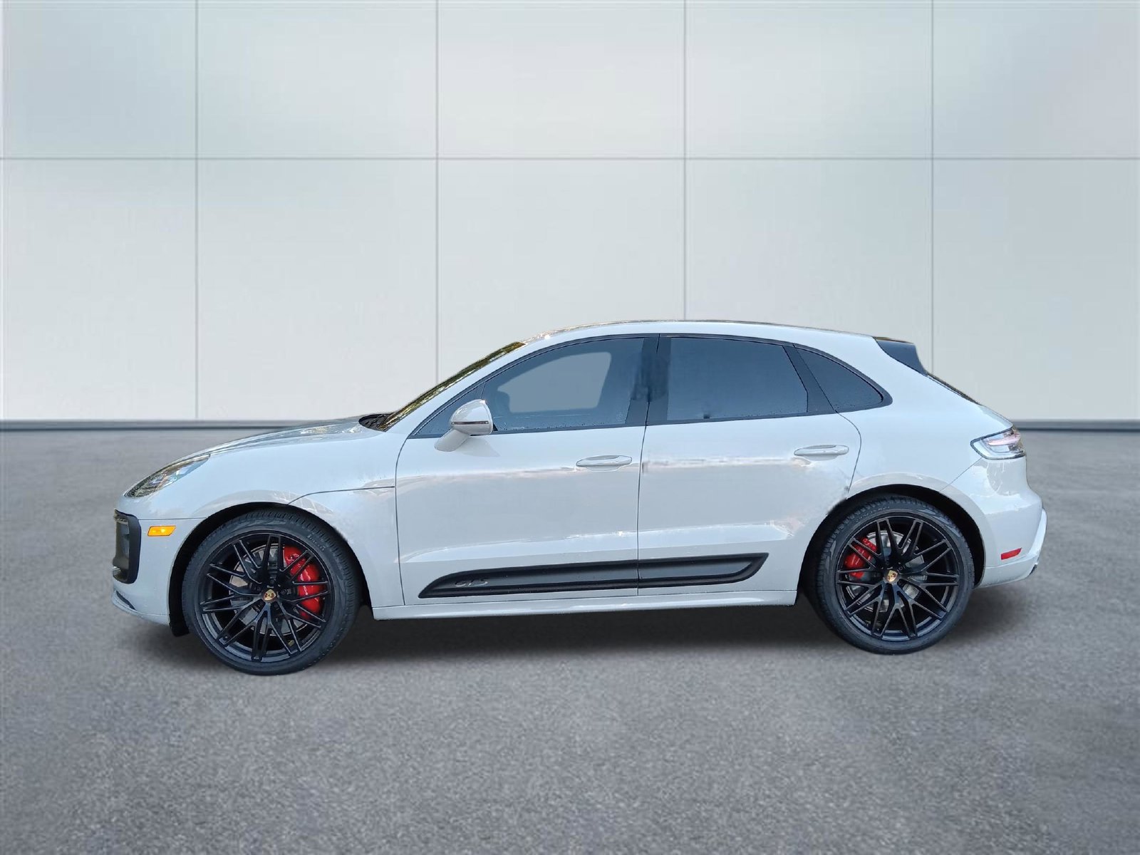 Used 2026 Porsche Macan GTS AWD/4WD image 2