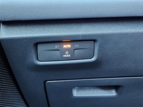 New 2026 Volkswagen Tiguan SE R-Line image 11