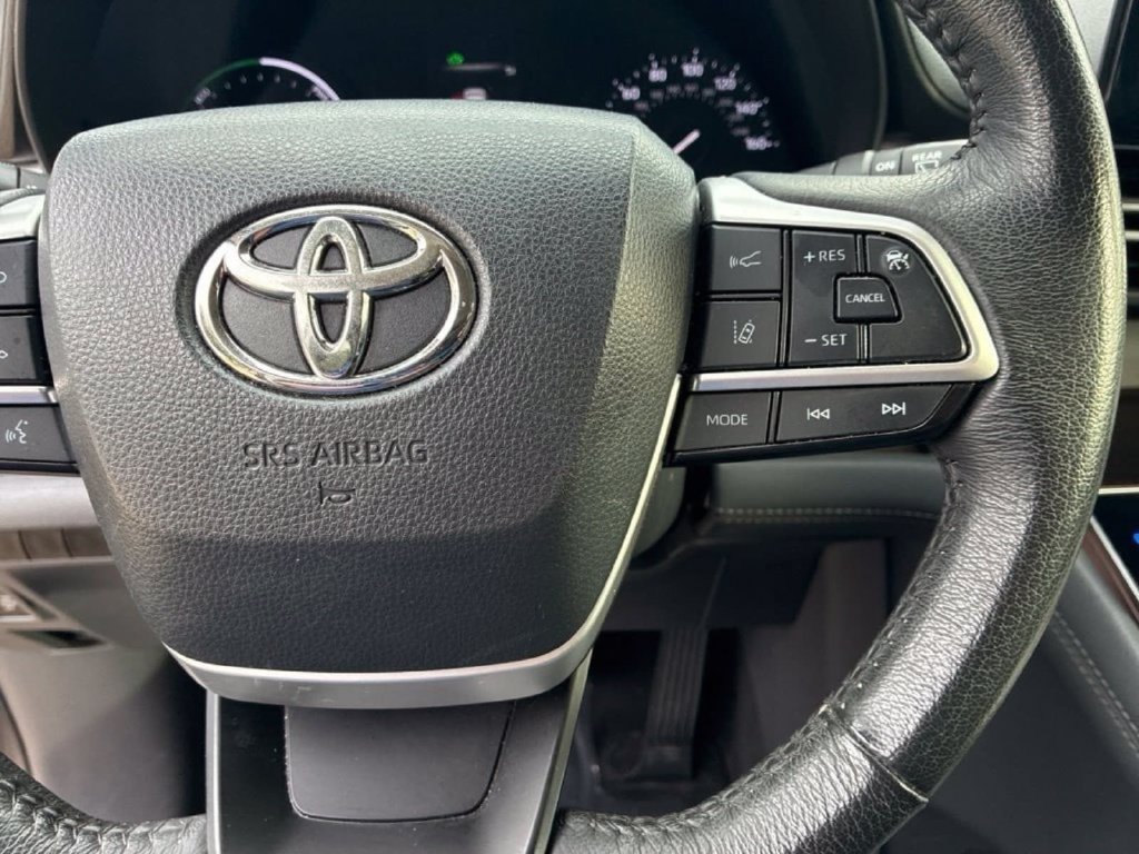 Used 2024 Toyota Sienna XLE FWD image 24