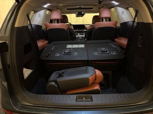 Used 2024 Kia Carnival SX Prestige FWD image 9