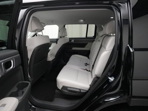 Used 2026 Hyundai Santa Fe SEL AWD/4WD image 16