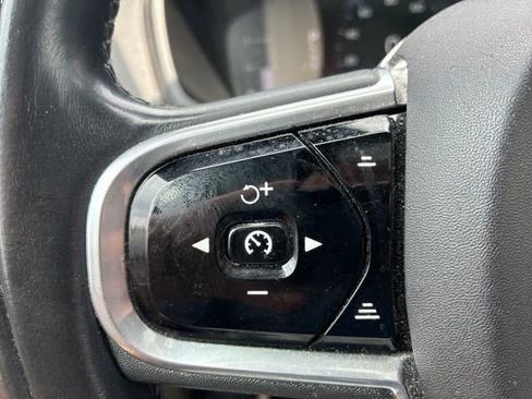 Used 2018 Volvo XC90 T5 Momentum w/ Convenience Package AWD/4WD image 29