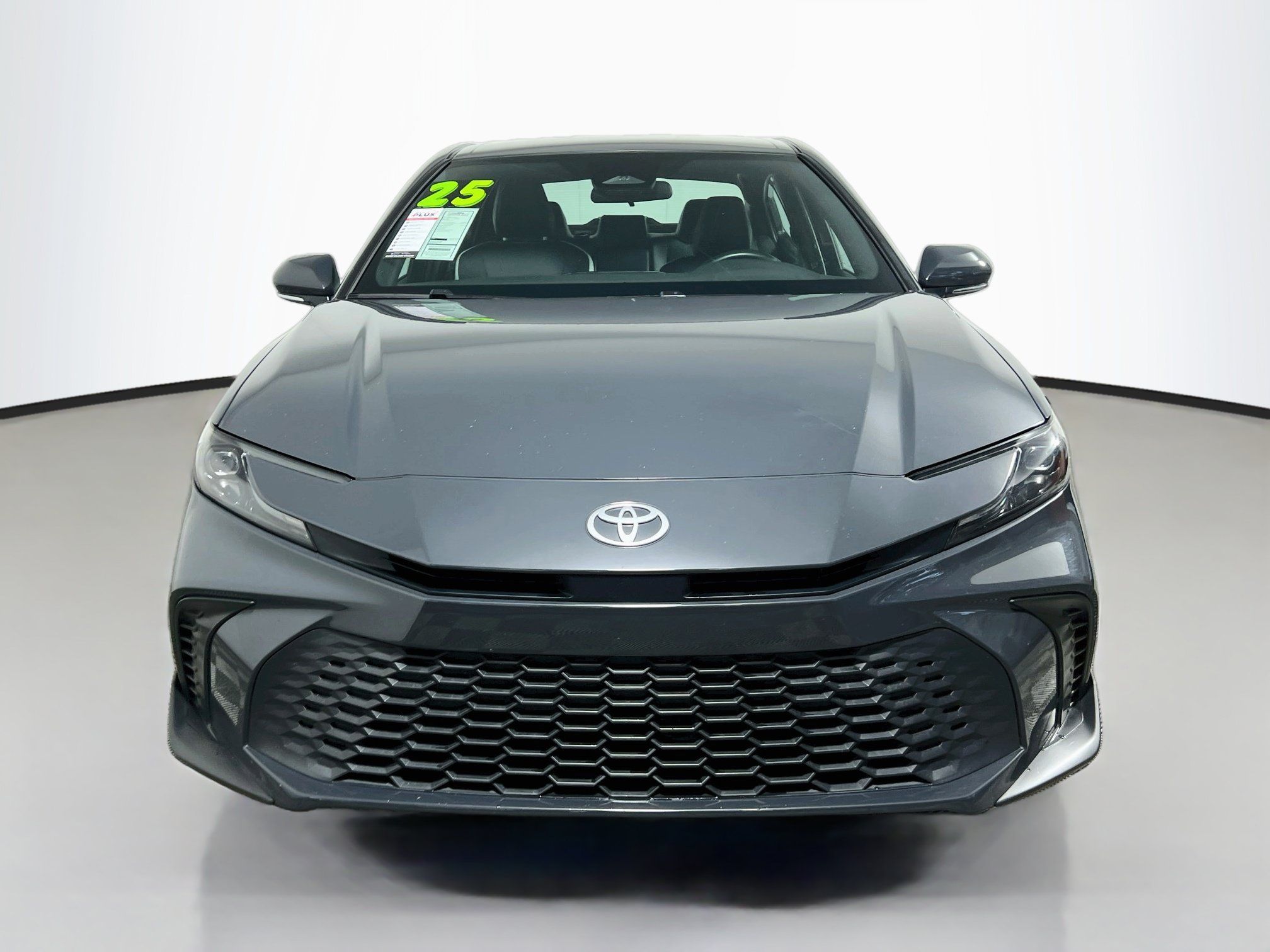 Used 2025 Toyota Camry SE FWD image 11