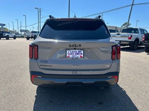 Used 2025 Kia Sorento SX Prestige w/ Olive Brown Leather Package image 7