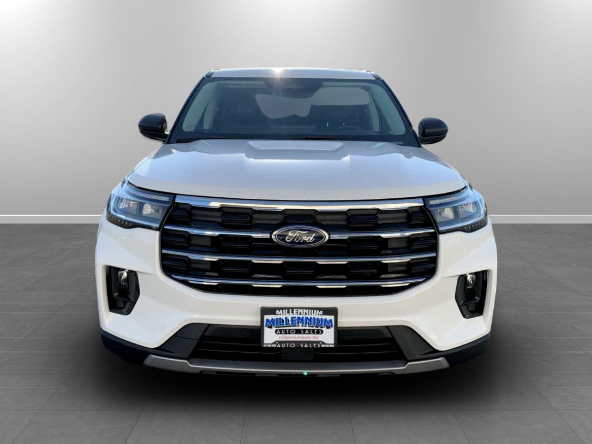 Used 2025 Ford Explorer Active w/ Active Comfort Package AWD/4WD image 2