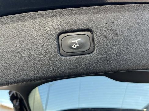 Used 2022 Ford Edge Titanium w/ Class II Trailer Tow Package image 13