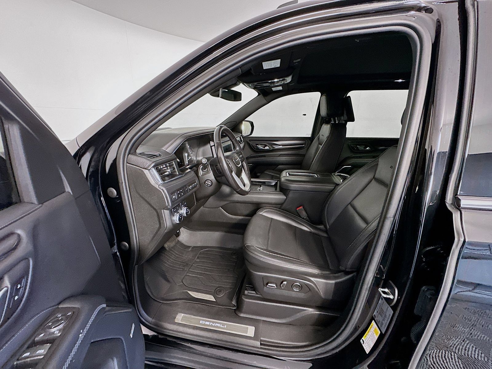 Used 2021 GMC Yukon XL Denali AWD/4WD image 22