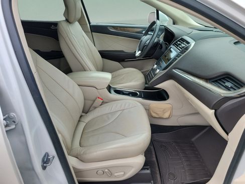 Used 2017 Lincoln MKC Reserve FWD image 18