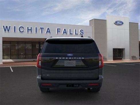 New 2025 Ford Expedition Active image 5