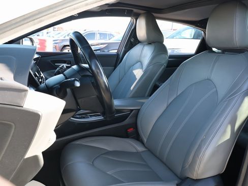 Used 2020 Toyota Avalon XLE image 29