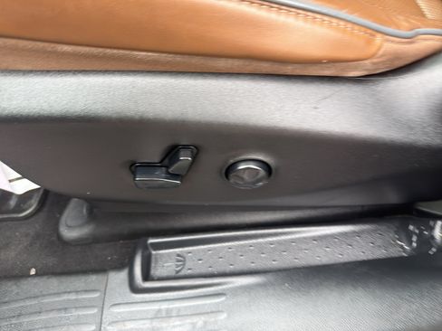 Used 2020 Chrysler Pacifica Limited w/ Advanced Safetytec Group FWD image 13