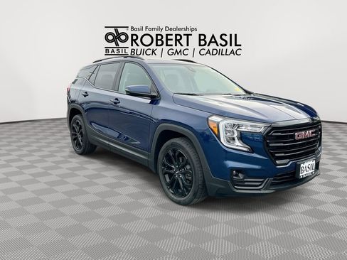 Used 2022 GMC Terrain SLT w/ Elevation Edition AWD/4WD image 2