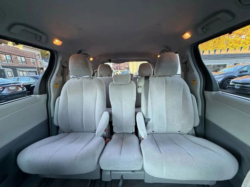 Used 2013 Toyota Sienna LE FWD image 23