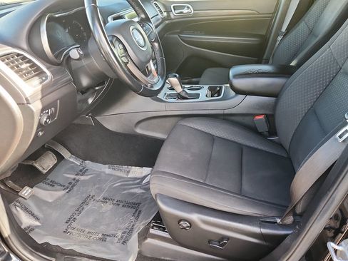 Used 2021 Jeep Grand Cherokee Laredo image 7