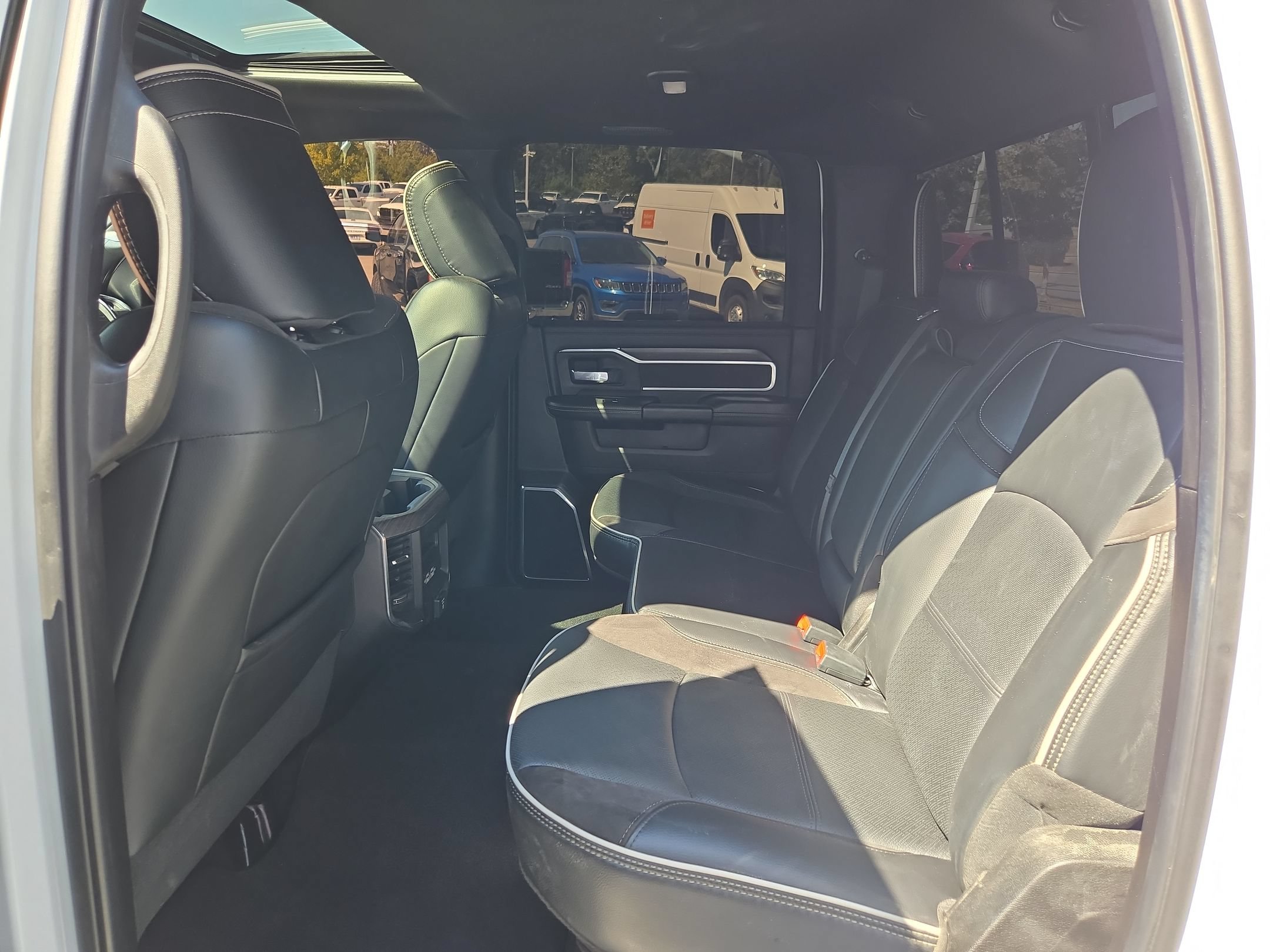 Used 2025 RAM 2500 Laramie AWD/4WD image 38