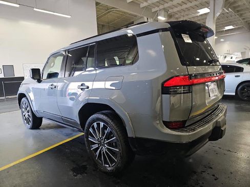 Used 2025 Lexus GX 550 image 3