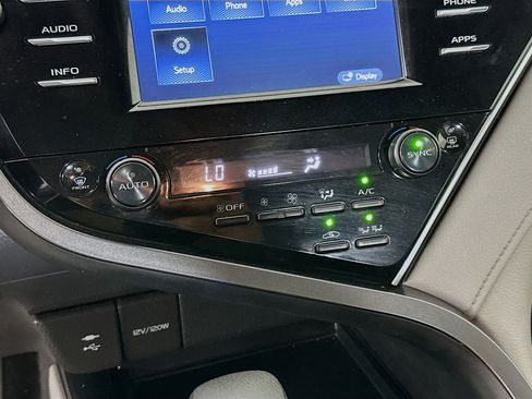 Used 2018 Toyota Camry LE FWD image 22