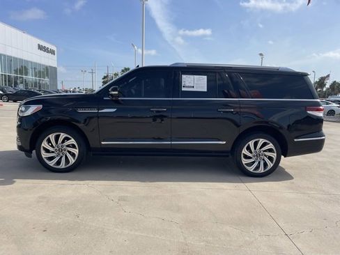 Used 2023 Lincoln Navigator L Reserve image 4